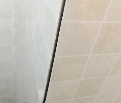 宝丰瓷砖空鼓维修公司分享阳台瓷砖脱落的修复过程可以分为以下几个步骤